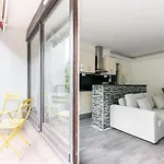 Apartment With Balcony Next To Buttes Chaumonts