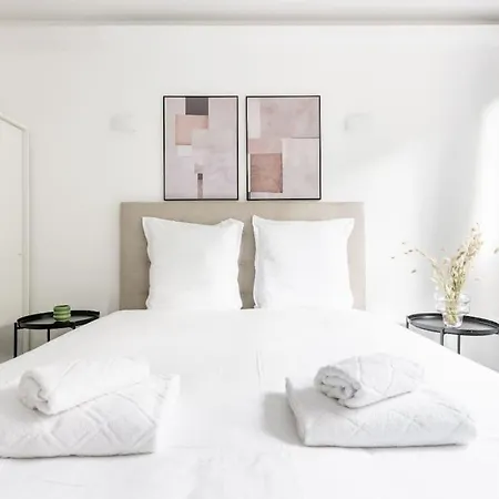 Appartamento With Balcony Next To Buttes Chaumonts Parigi