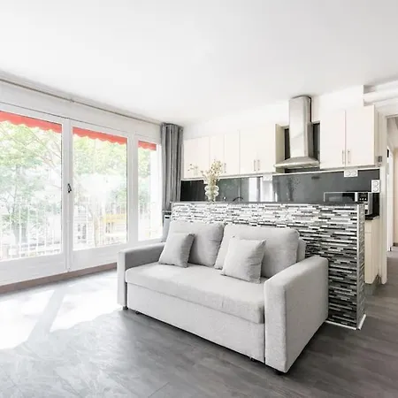 Appartamento With Balcony Next To Buttes Chaumonts Parigi